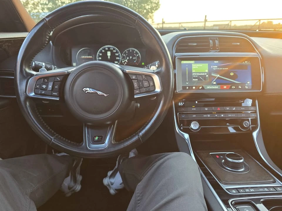 2018 Jaguar XE - Image 19 of 20
