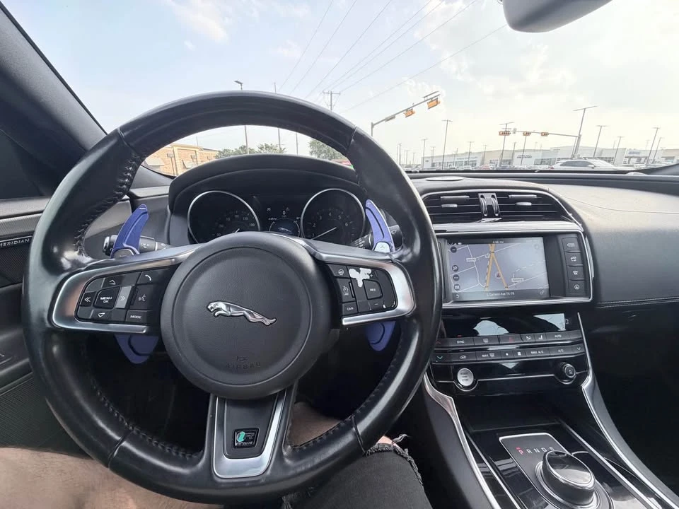 2018 Jaguar XE - Image 15 of 19