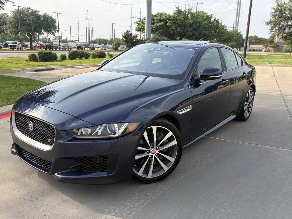 2018 Jaguar XE - Image 2 of 19