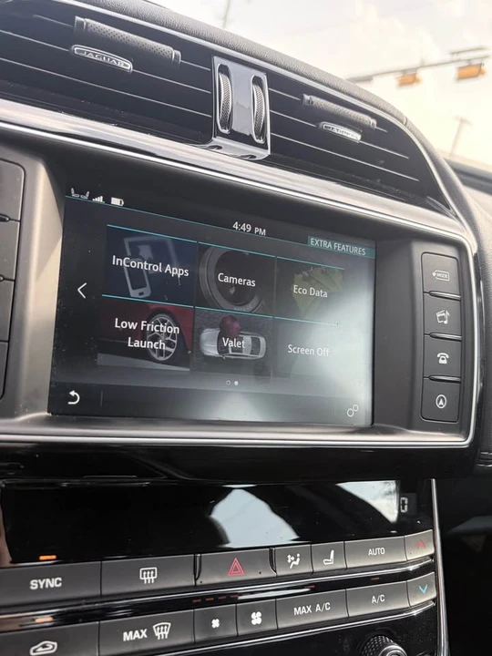 2018 Jaguar XE - Image 19 of 19