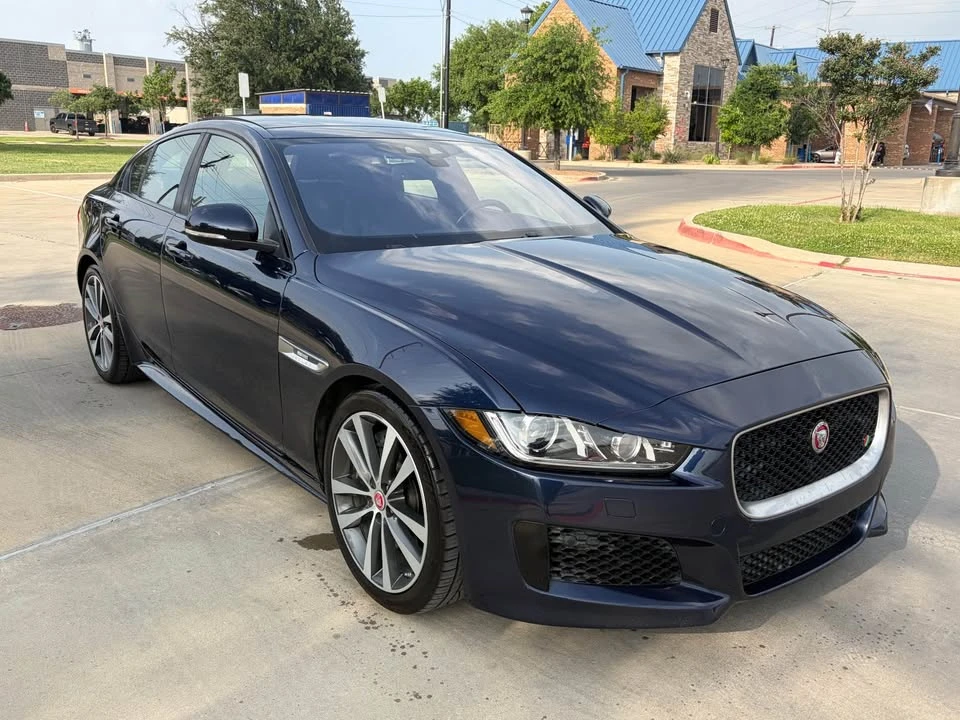 2018 Jaguar XE - Image 7 of 19