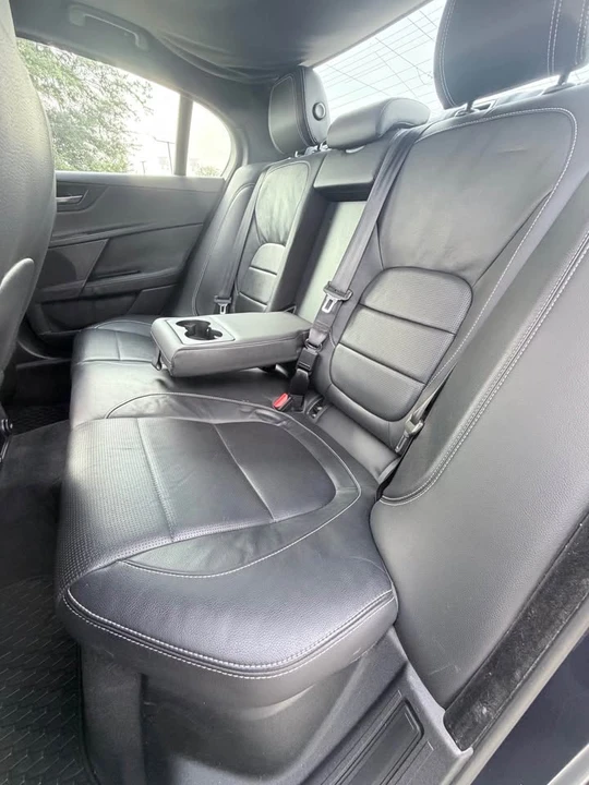 2018 Jaguar XE - Image 13 of 19