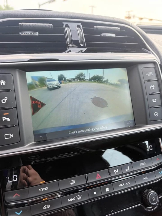 2018 Jaguar XE - Image 16 of 19