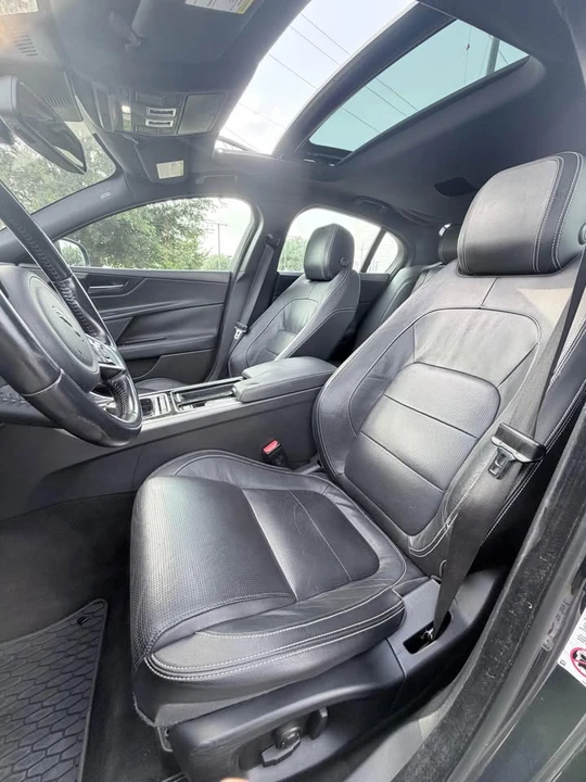 2018 Jaguar XE - Image 4 of 20