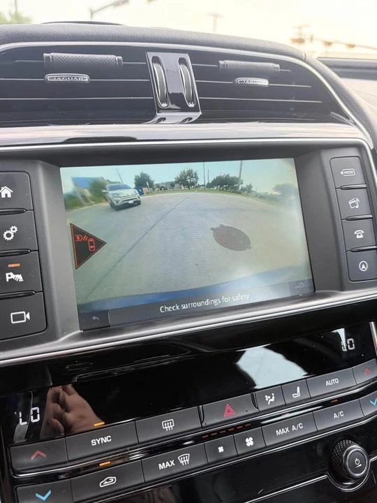 2018 Jaguar XE - Image 16 of 20