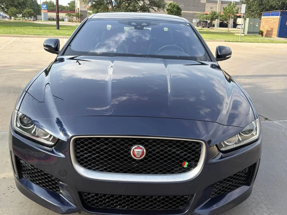 2018 Jaguar XE - Image 9 of 20