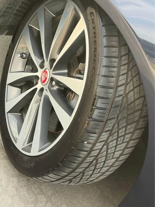 2018 Jaguar XE - Image 13 of 20