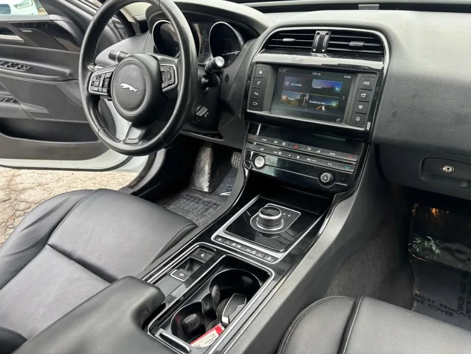 2018 Jaguar XE - Image 9 of 15