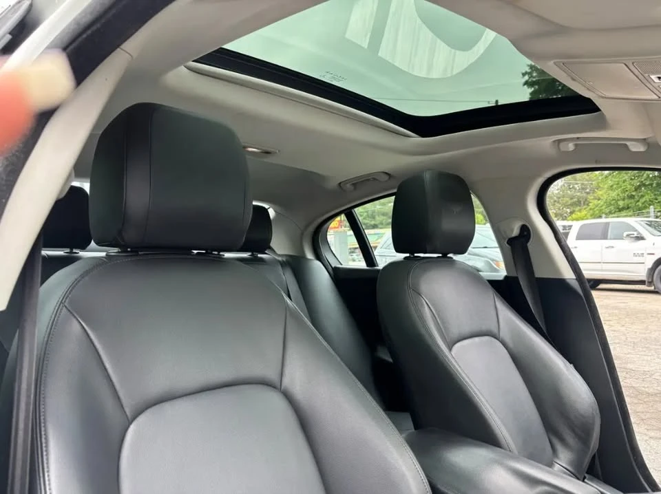 2018 Jaguar XE - Image 8 of 15