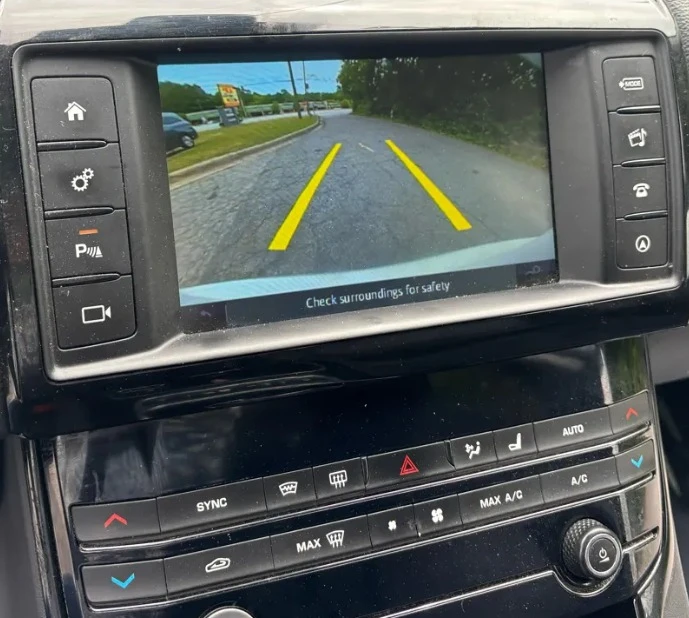 2018 Jaguar XE - Image 14 of 15