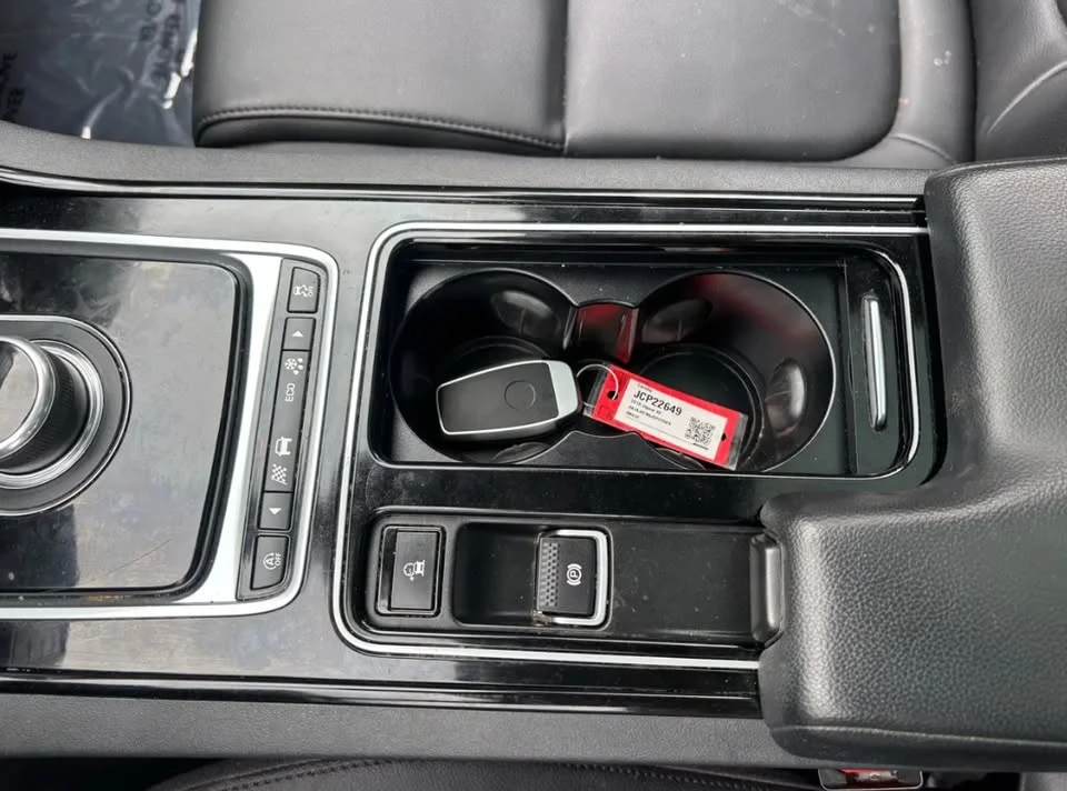 2018 Jaguar XE - Image 12 of 15