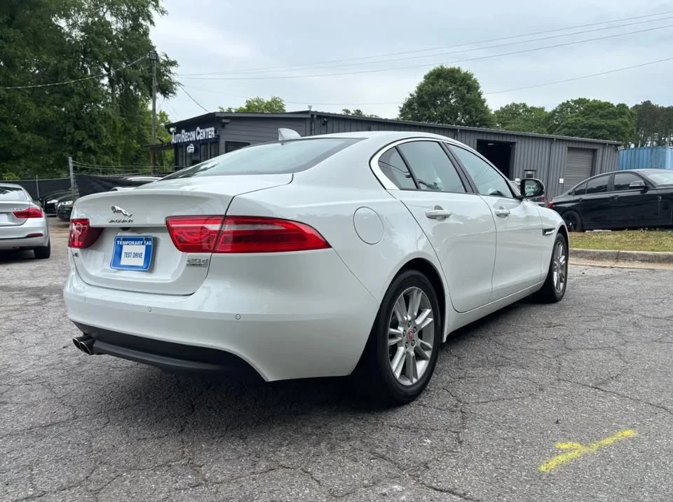 2018 Jaguar XE - Image 4 of 15