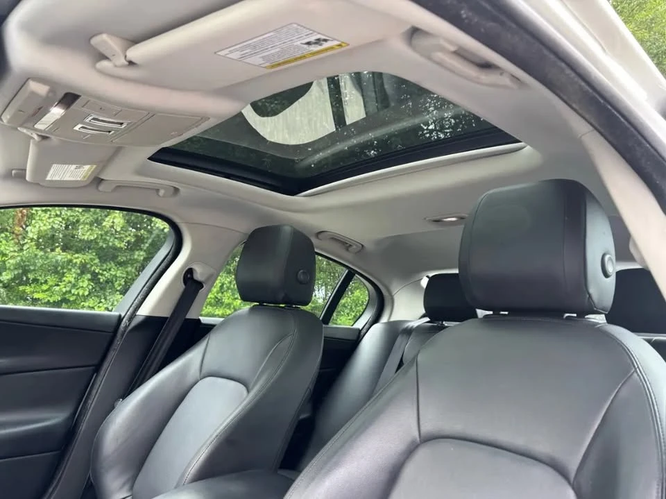 2018 Jaguar XE - Image 6 of 15