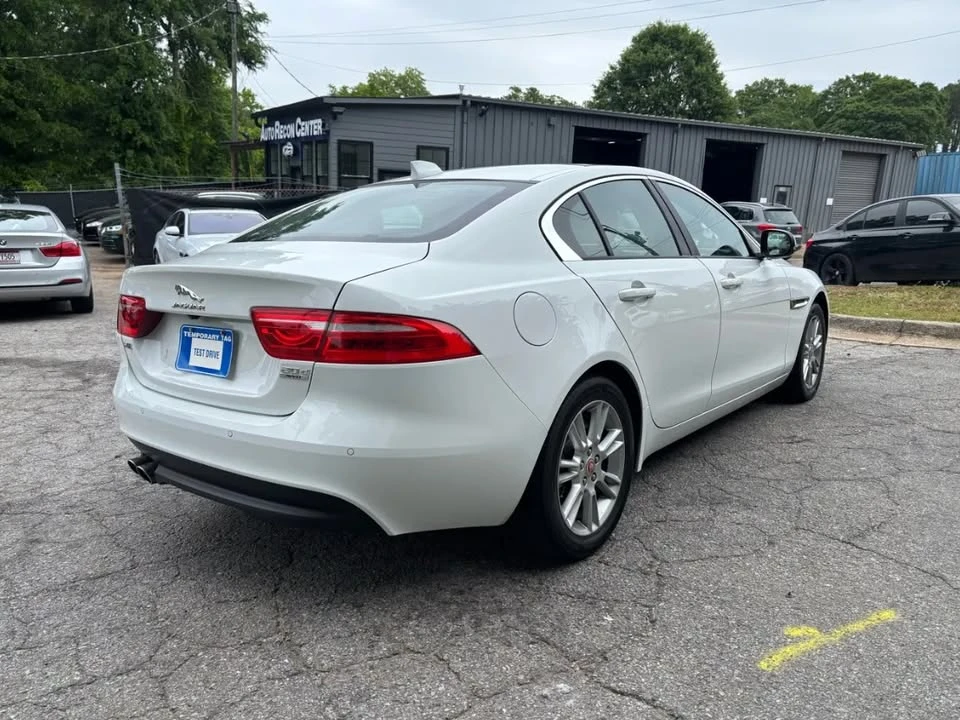 2018 Jaguar XE - Image 2 of 15