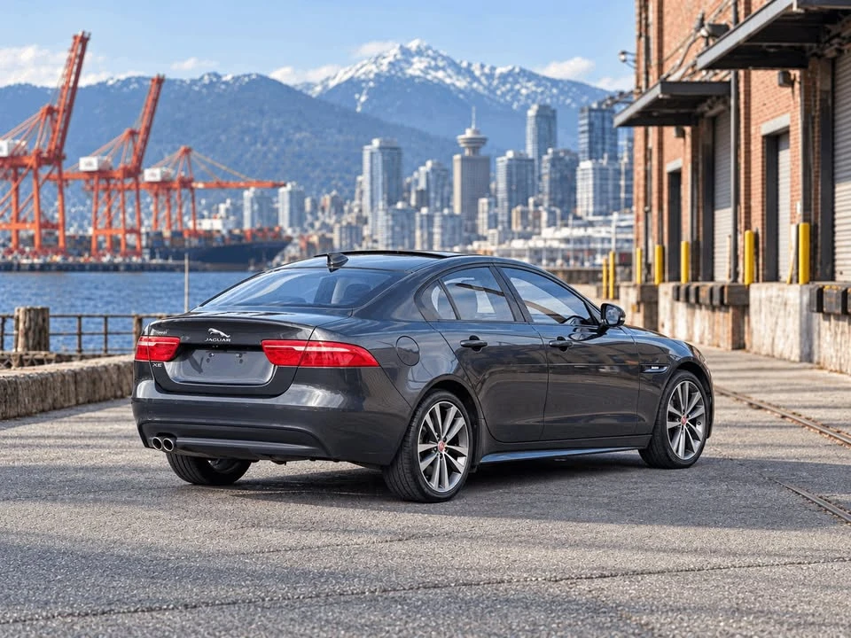 2018 Jaguar XE - Image 4 of 17
