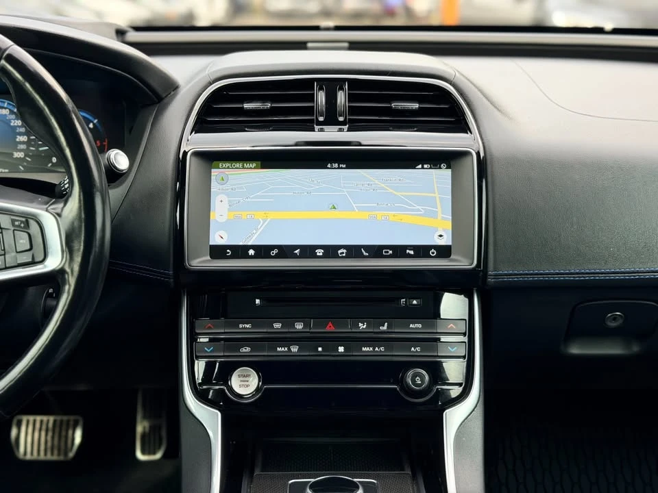 2018 Jaguar XE - Image 17 of 17
