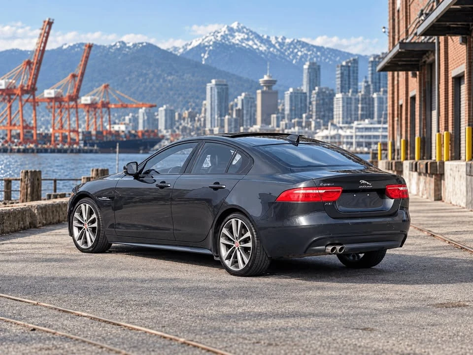 2018 Jaguar XE - Image 6 of 17