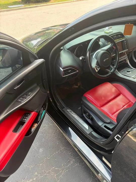 2018 Jaguar XE - Image 5 of 7