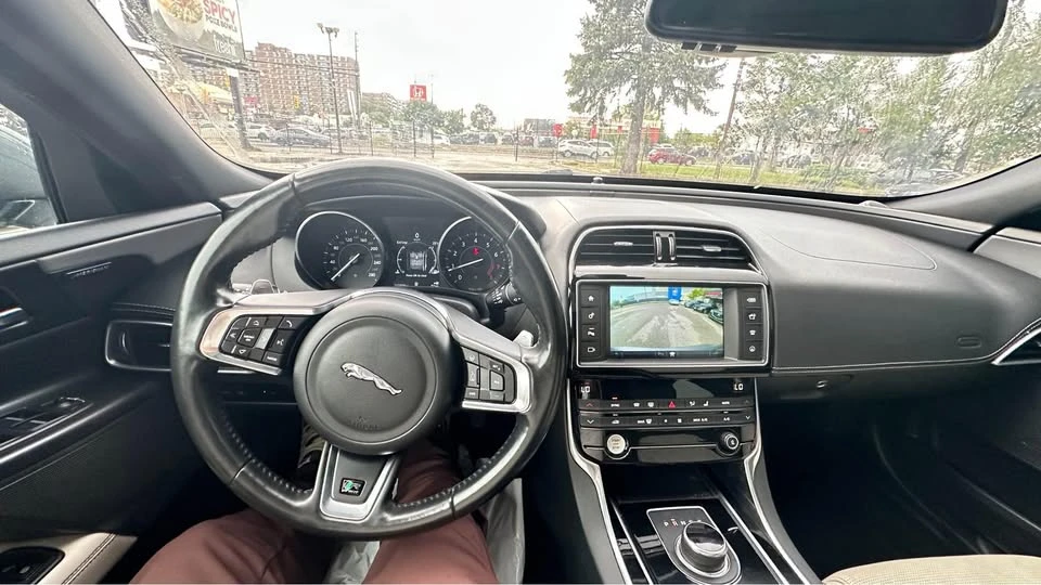 2018 Jaguar XE - Image 13 of 15
