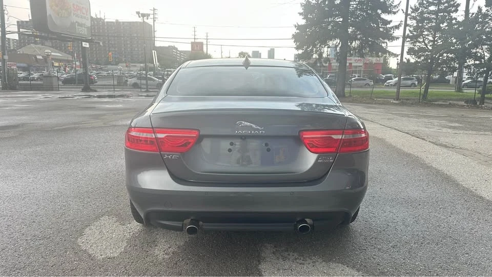 2018 Jaguar XE - Image 4 of 15