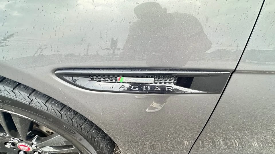 2018 Jaguar XE - Image 14 of 15