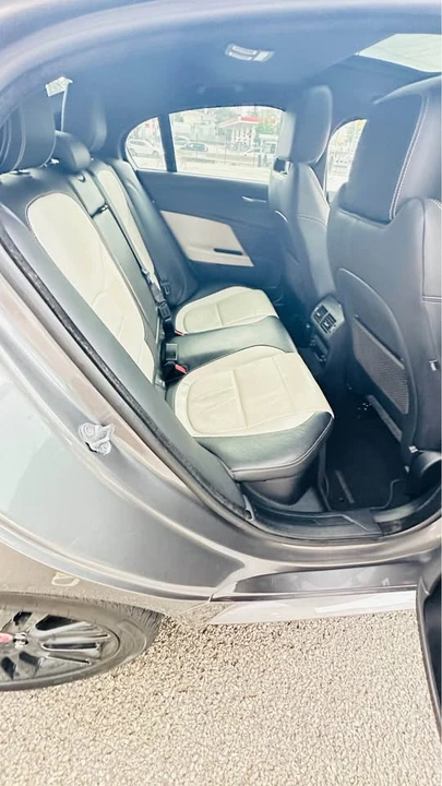 2018 Jaguar XE - Image 7 of 15