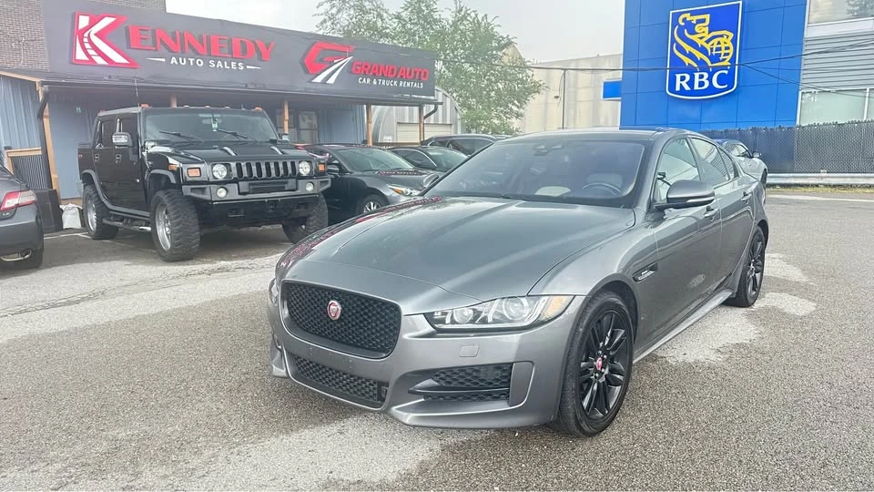 2018 Jaguar XE - Image 2 of 15