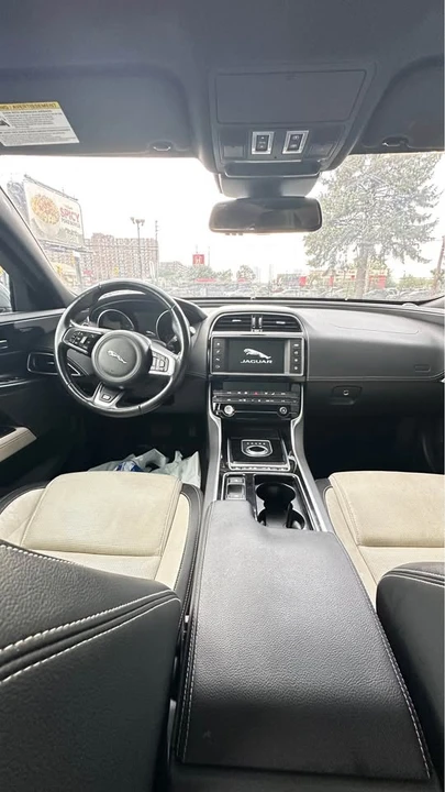 2018 Jaguar XE - Image 9 of 15