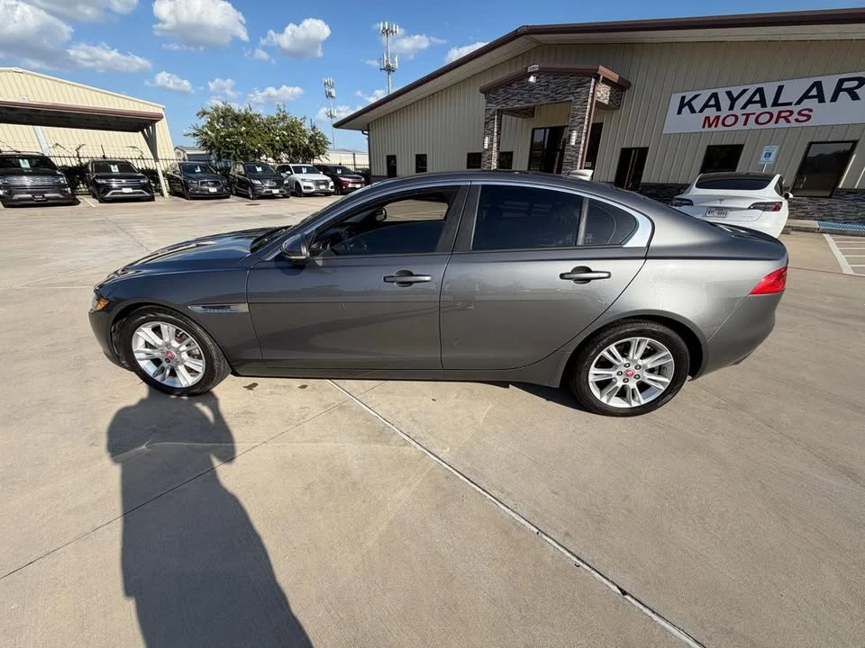 2018 Jaguar XE - Image 2 of 12