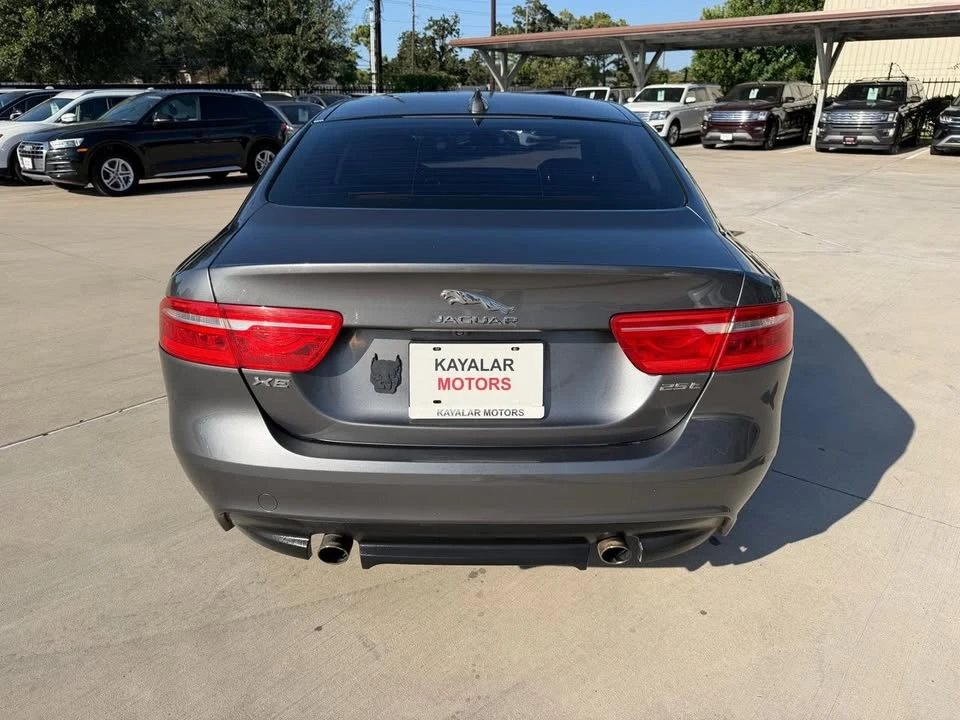2018 Jaguar XE - Image 4 of 12