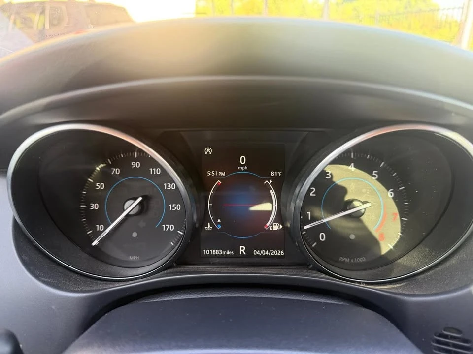 2018 Jaguar XE - Image 11 of 12