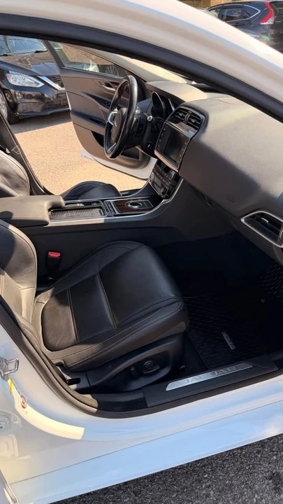 2018 Jaguar XE - Image 11 of 14