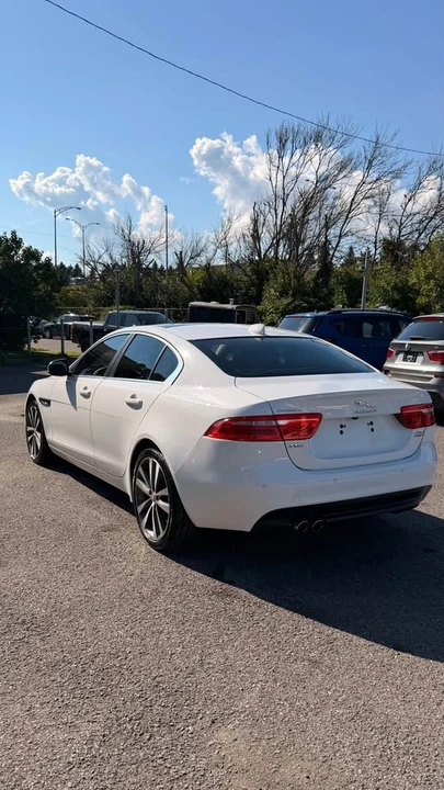 2018 Jaguar XE - Image 2 of 14