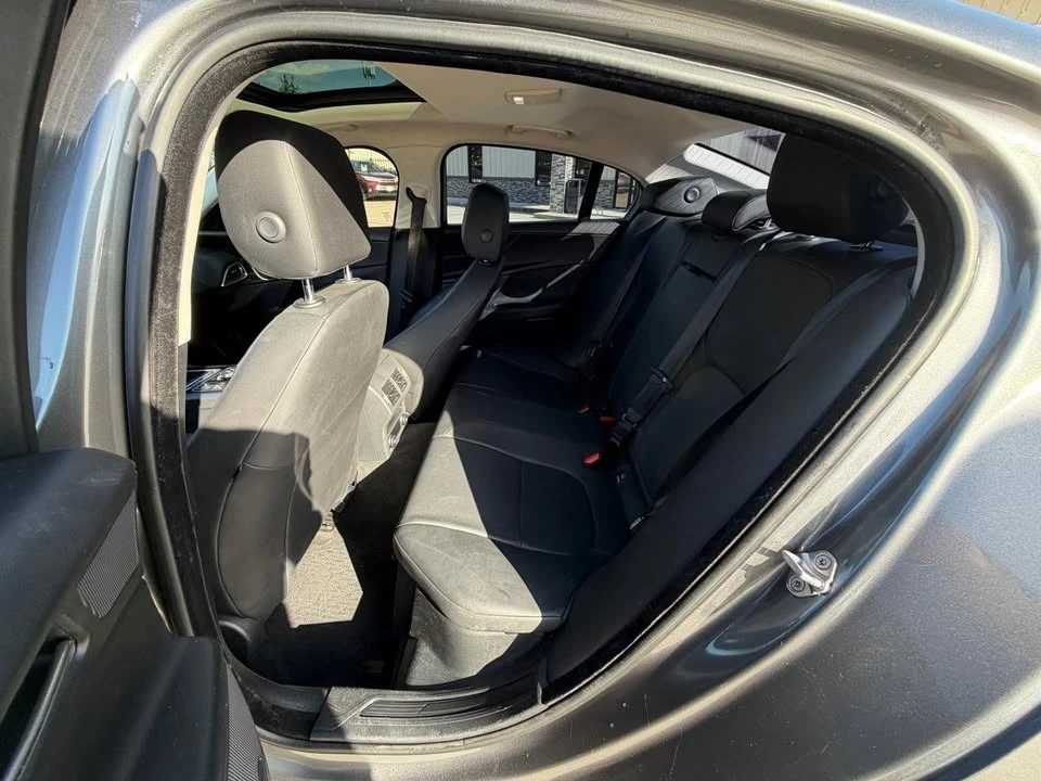 2018 Jaguar XE - Image 8 of 12