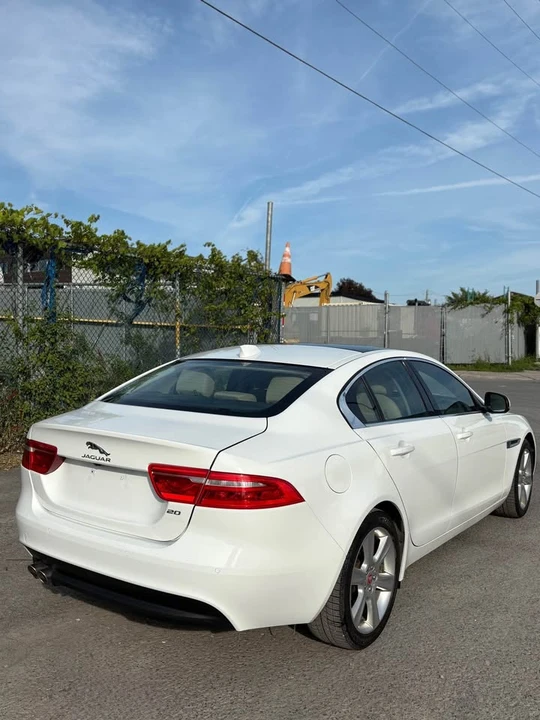 2018 Jaguar XE - Image 6 of 14