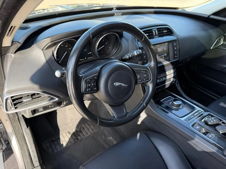 2018 Jaguar XE - Image 5 of 12