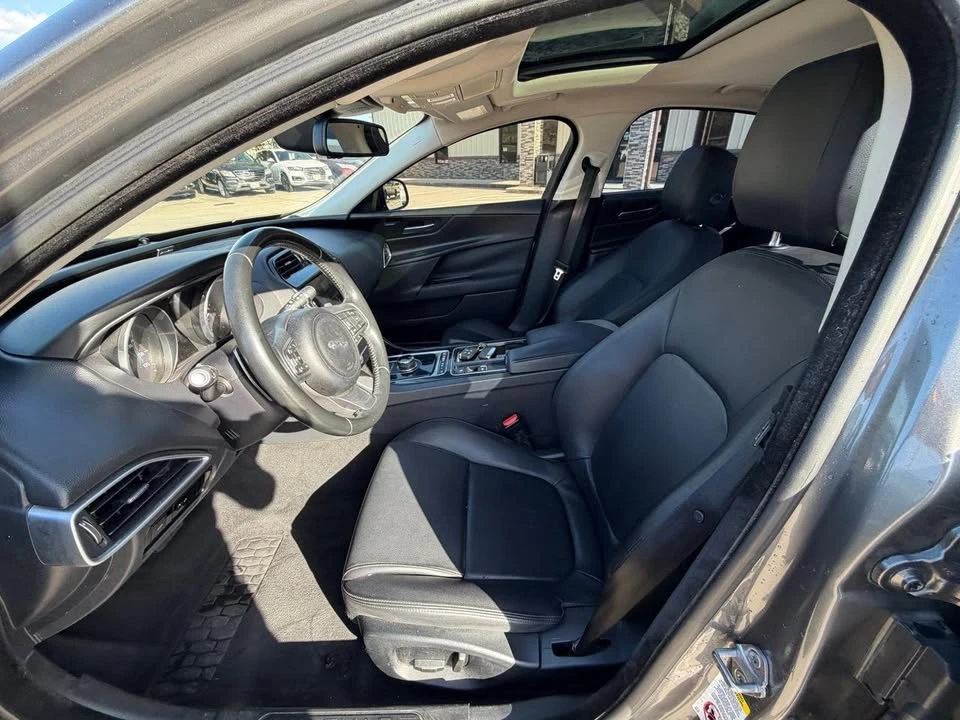 2018 Jaguar XE - Image 6 of 12