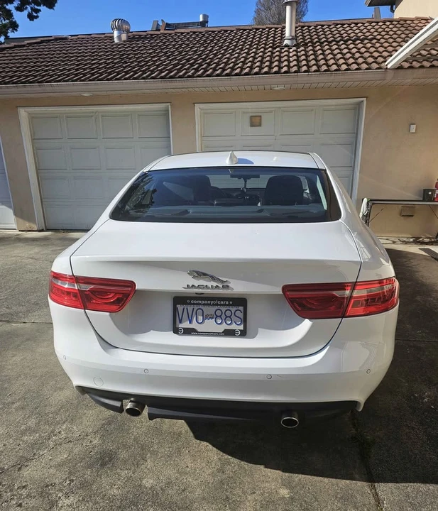 2018 Jaguar XE - Image 3 of 8