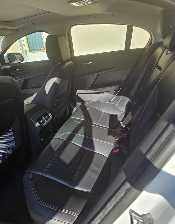 2018 Jaguar XE - Image 8 of 8
