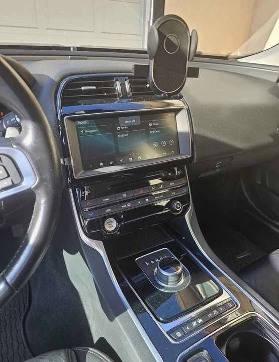 2018 Jaguar XE - Image 6 of 8