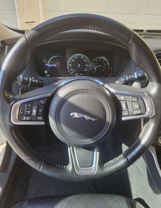 2018 Jaguar XE - Image 4 of 8