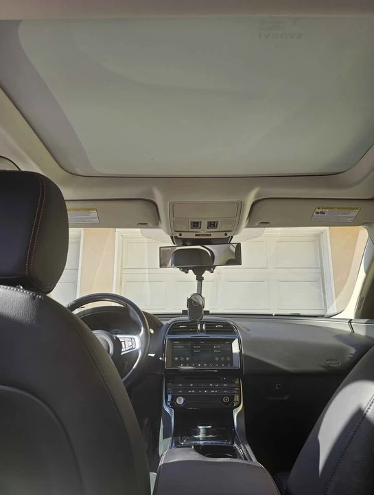 2018 Jaguar XE - Image 7 of 8