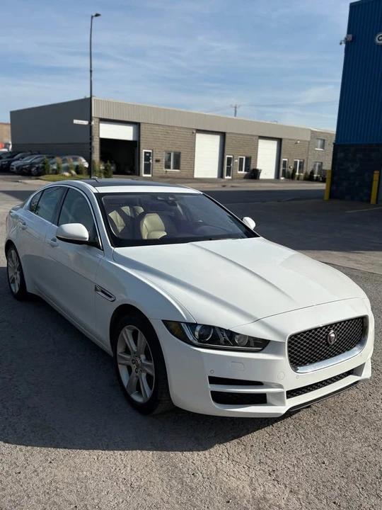 2018 Jaguar XE - Image 3 of 14