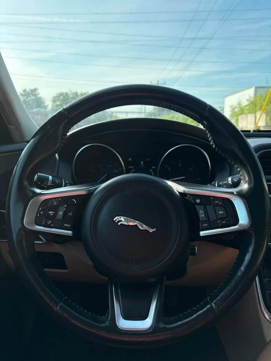 2018 Jaguar XE - Image 8 of 14