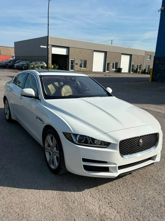 2018 Jaguar XE - Image 3 of 14