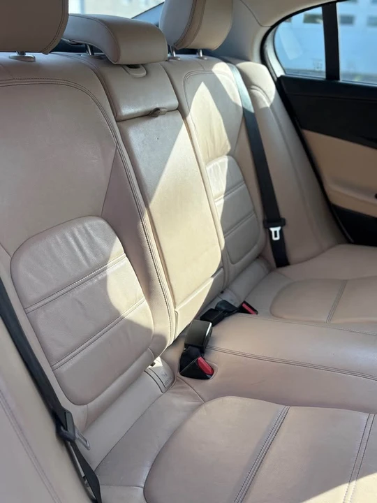 2018 Jaguar XE - Image 12 of 14