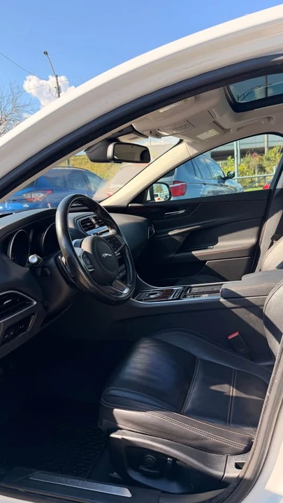 2018 Jaguar XE - Image 7 of 14