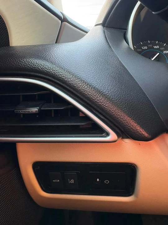 2018 Jaguar XE - Image 14 of 14