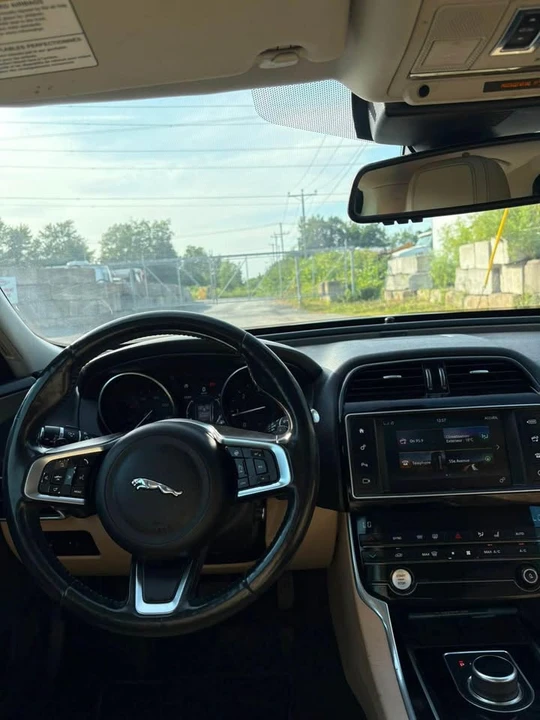 2018 Jaguar XE - Image 7 of 14