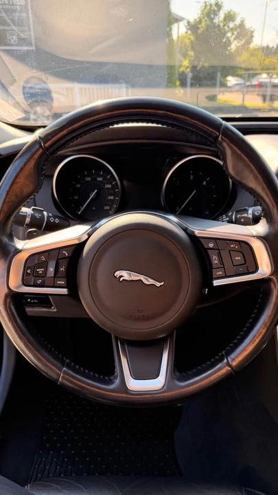 2018 Jaguar XE - Image 13 of 14